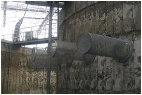 Horizontal biofilm carrier retention screen